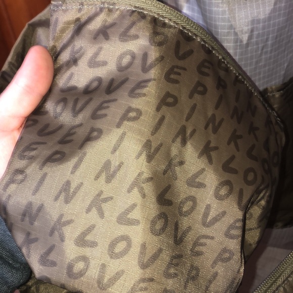 Pink Victoria’s Secret Olive green weekend tote bag and pouch large workout bag - Picture 14 of 16